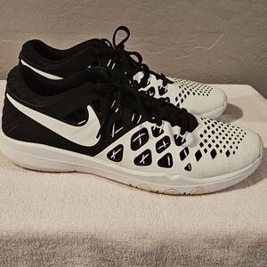 Nike Men's Black and White Athletic Shoes